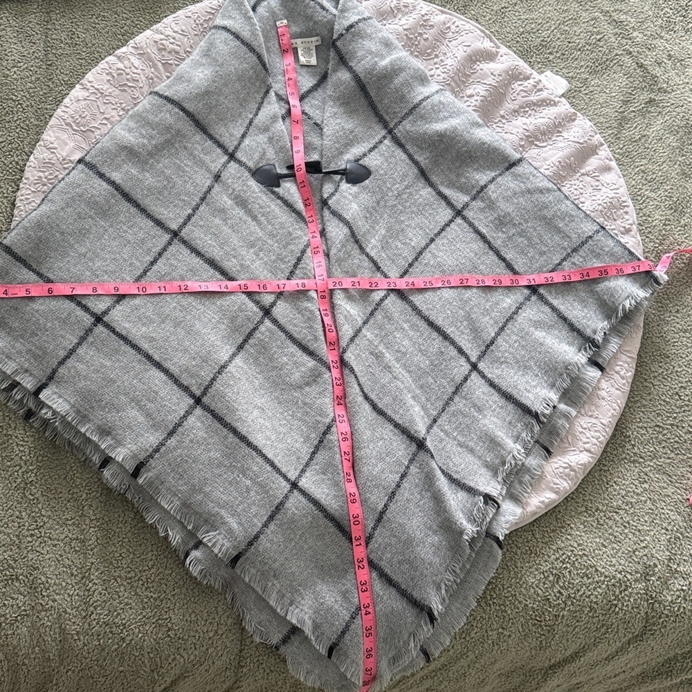 Max Studio Gray and Black Checkered Poncho Cape Shawl One Size - Picture 5 of 10